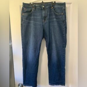 GAP 32 Girlfriend Mid Rise Blue Jeans